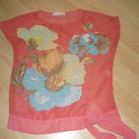 С-М Пъстра лятна блузка на цветя, снимка 1 - Корсети, бюстиета, топове - 40362431