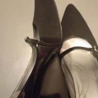 Обувки, снимка 2 - Дамски обувки на ток - 42208640