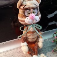Котенце Мурзилка, Плетена играчка, Ръчно изработена, Перфектен подарък, снимка 3 - Плюшени играчки - 39335358
