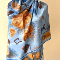 Нежен и деликатен шал в сини нюанси, снимка 2 - Шалове - 44808847