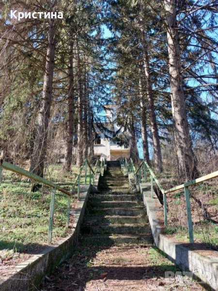 Продавам бившо училище, снимка 1