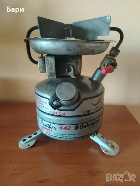 Бензинов котлон ,примус, за къмпинг Coleman Feather 442 , снимка 1