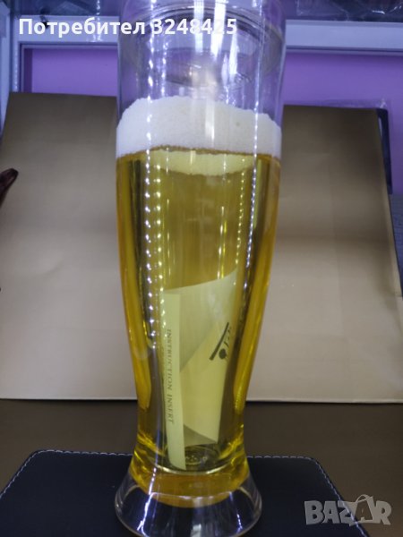 Халба висока - изглежда винаги пълна , замръзва в камерата и после се пие от нея все ледена бира , снимка 1