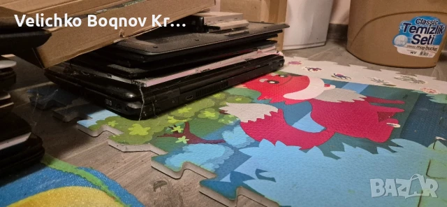 Лот лаптопи за части и части.
