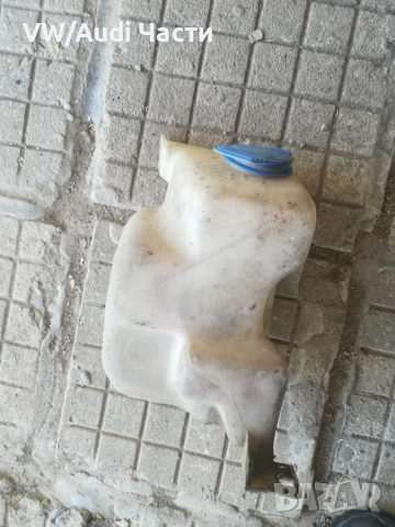 Казанче чистачки с помпа за Golf 4 Audi A3 S3 8L Seat Skoda , снимка 2 - Части - 36478849