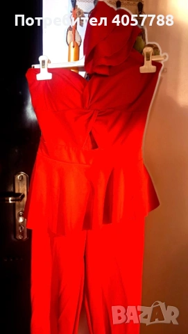 Елегантен червен гащеризон с пеплум и изрязан детайл – Размер S