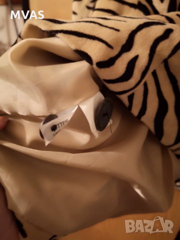 Ново дамско есенно сако 36 размер тигрово бежово с черно, снимка 4 - Сака - 33954603