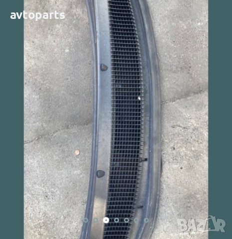 Chrysler voyager 2004година лайсна под предно стъкло, снимка 3 - Части - 40397246