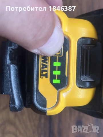 професионален лазерен нивелир Dewalt DCE 089 G, снимка 5 - Измервателни инструменти - 55787056