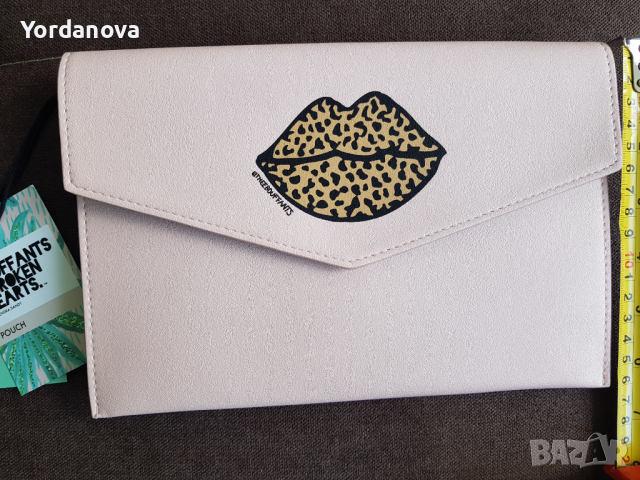 Bouffants And Broken Hearts - оригинална дамска чантичка, снимка 7 - Чанти - 36321650