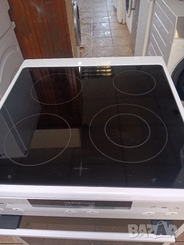 Свободно стояща печка с керамичен плот Сименс Siemens с две години гаранция!, снимка 3 - Печки, фурни - 53503045