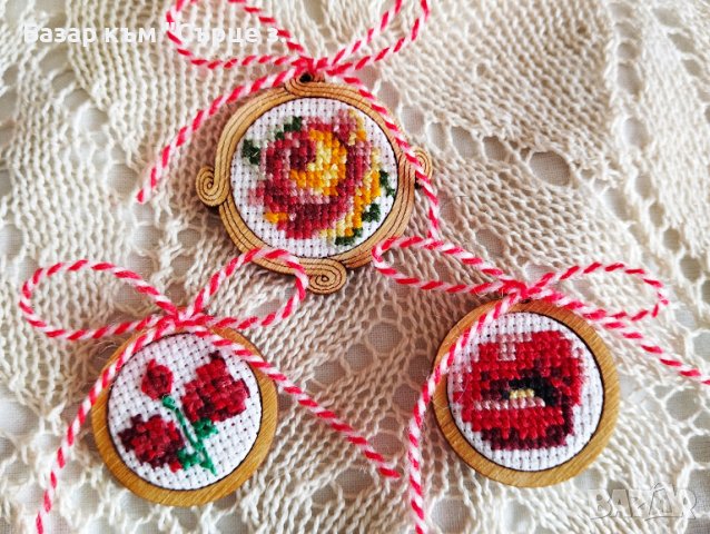 Ръчно бродирани мартеници и колиета - част 2, снимка 5 - Арт сувенири - 44269317