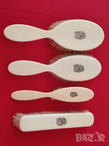 Комплект тоалетни принадлежности от слонова кост със сребърен монограм. , снимка 2 - Антикварни и старинни предмети - 51655159