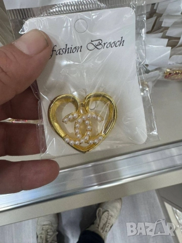 брошки ysl saint laurent chanel dolce gabbana, снимка 12 - Други - 52093079