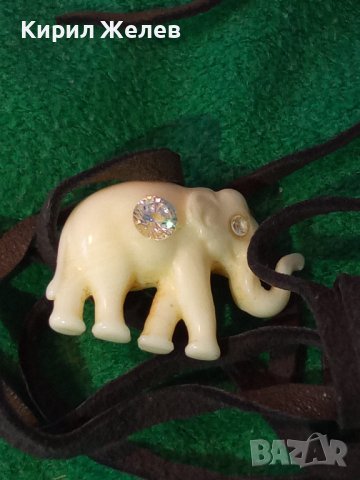 АРТ МЕДАЛЬОН СЛОНЧЕ от НАТУРАЛЕН КАМЪК МЛЕЧЕН БЯЛ ОПАЛ с БЯЛ и СИН ЦИРКОН с ШНУРЧЕ от ВЕЛУР 21417, снимка 7 - Колиета, медальони, синджири - 41483578