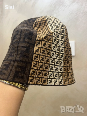 Дамска шапка Fendi, снимка 4 - Шапки - 52427612