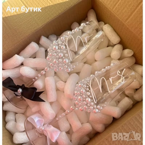 2 броя сватбени чаши , декорирани с  перли