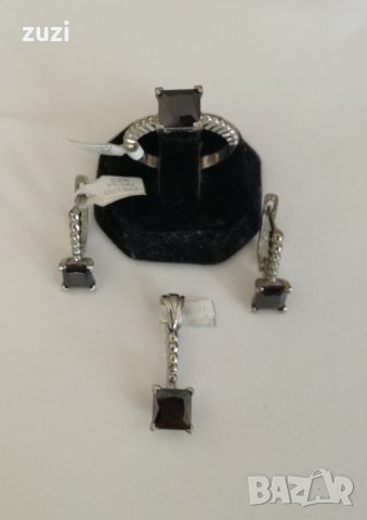Сребърен комплект с черен циркони - обеци, висулка и пръстен. Сребро проба 925 .