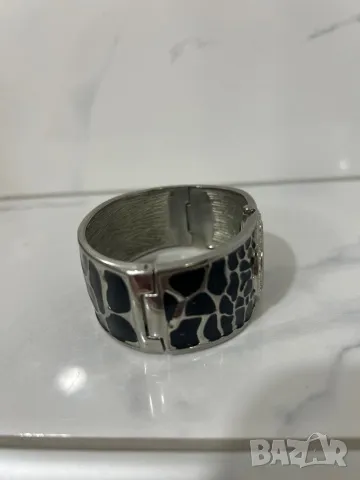 Часовник тип гривна Charles Delon, снимка 4 - Дамски - 48797405