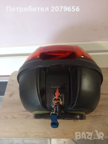 Продавам куфар за скутер 