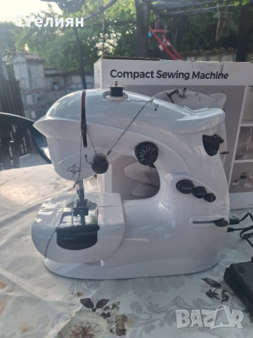 Преносима шевна машина Compact White