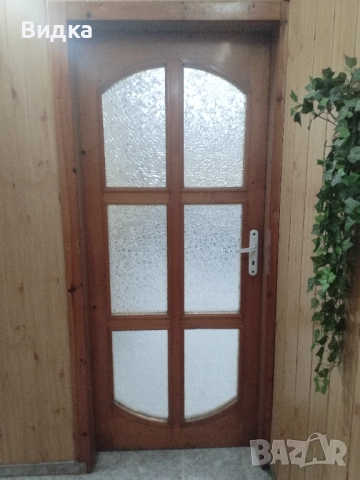 Продавам 2бр. Дървени врати за 360лв. без каси !Вратите са много запазени !Правени са по поръчка