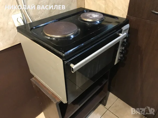 Продавам  готварска  печка  с  фурна  .