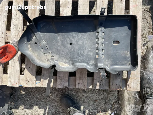 Кора под Резервоара 7L0201973C Porsche Cayenne 3.0D 92A/EG22/2012, снимка 3 - Части - 49117829