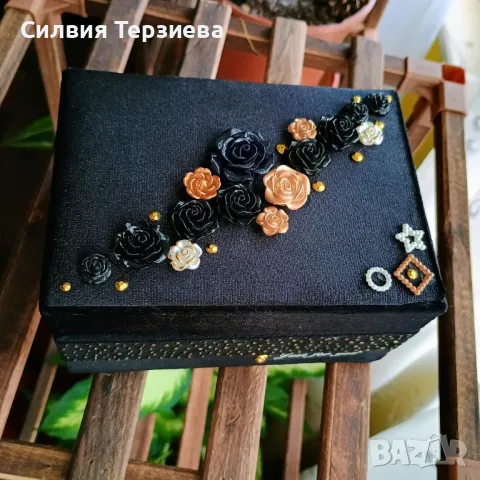 Бутикова кутия за бижута "Черно кадифе"