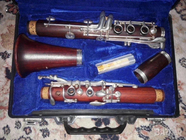 Кларинет от червено екзотично дърво