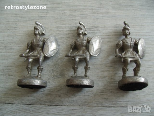 № 5565 три стари метални фигурки   
