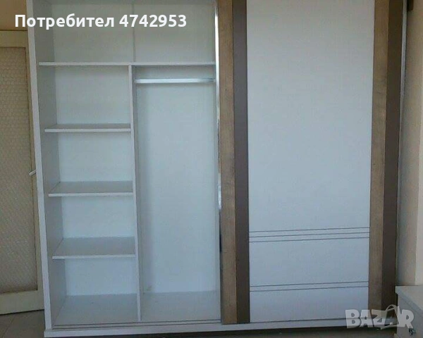 Продавам четирикрилен гардероб с плъзгащи врати., снимка 4 - Гардероби - 53540251