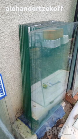 Стъклени рафтове