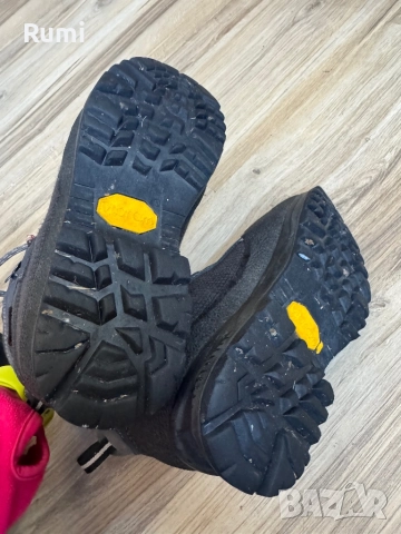 Оригинални Трекинг обувки Hanwag ! 37,5 н, снимка 6 - Дамски боти - 52306469