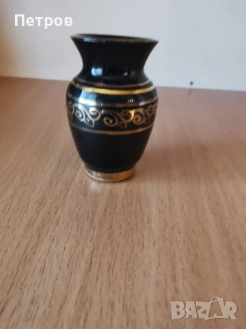 Ваза малка,мини  с височина  6,5 см.