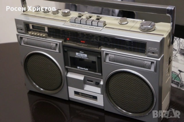 Радиокасетофон Hitachi TRK-7910EZ, снимка 2 - Радиокасетофони, транзистори - 52923331