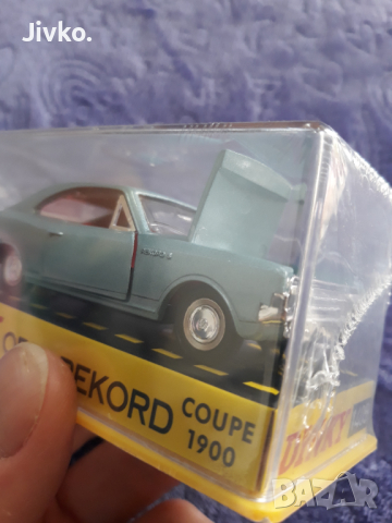 Opel Record 1.43 Coupe 1900 Dinky Toys Top Diecast , снимка 16 - Колекции - 36258085