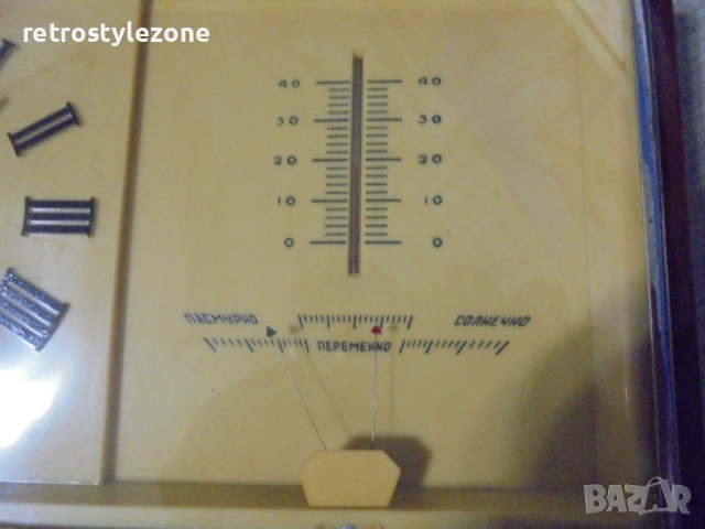 № 8285 Стар настолен часовник с барометър „Маяк“ – съветска класика  , снимка 4 - Антикварни и старинни предмети - 51912545