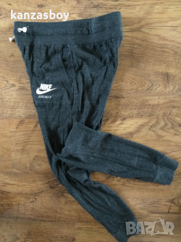 Nike Sportswear Vintage - страхотно дамско долнище КАТО НОВО, снимка 3 - Спортни екипи - 36288686