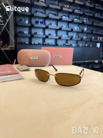 очила с черен обикновен калъф miu miu , снимка 4 - Слънчеви и диоптрични очила - 52684407