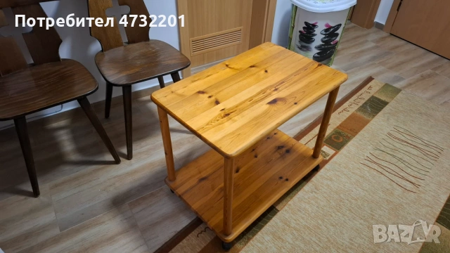 Продавам помощна дървена масичка , снимка 2 - Маси - 53405279