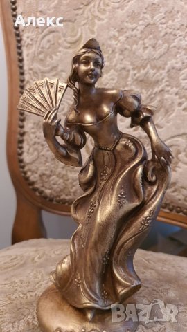 Стара Италианска фигура–Барокова дама, пластмаса!, снимка 2 - Статуетки - 34496767