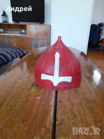 Стара детска играчка Шлем #2