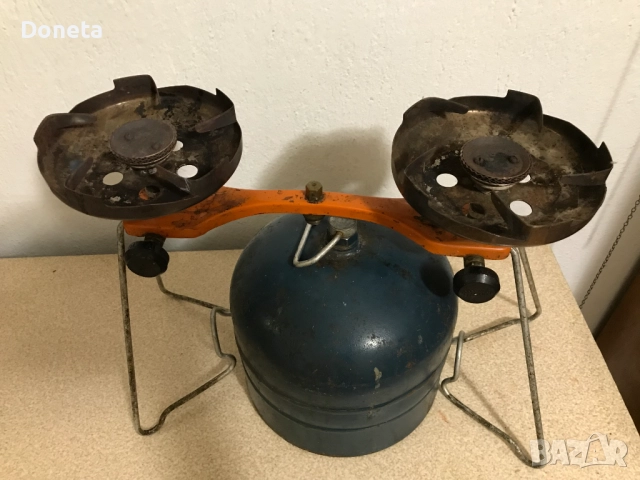 Продавам 2 туристически газови бутилки 5 л. и котлон