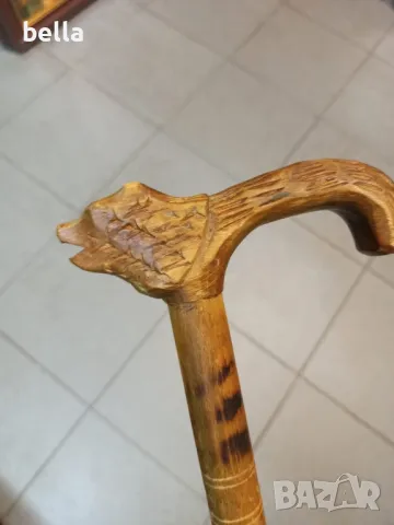 Дървен бастун ,дърворезба в горния край глава на животно 82 см дължина., снимка 2 - Антикварни и старинни предмети - 48725250