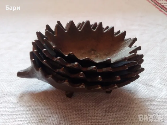 Стари дизайнерски бронзови пепелници с таралежи, в стил Walter Bosse, снимка 12 - Антикварни и старинни предмети - 47755779