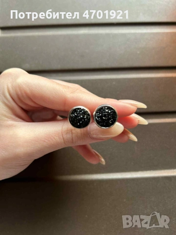 Дамски обици с черно или сребърно