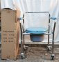Продавам Комбиниран стол за тоалет и баня, сгъваем на колела, снимка 12