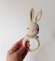 Зайче и дрънкалка ръчна изработка в неутрален цвят, плетени зайчета, играчка за бебе, бежово зайче , снимка 6