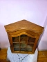 Винтидж дъбова витрина за стена (ъглова) от масивно дърво. Перфектно състояние., снимка 4
